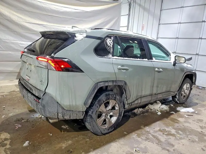 2022 TOYOTA RAV4 XLE  