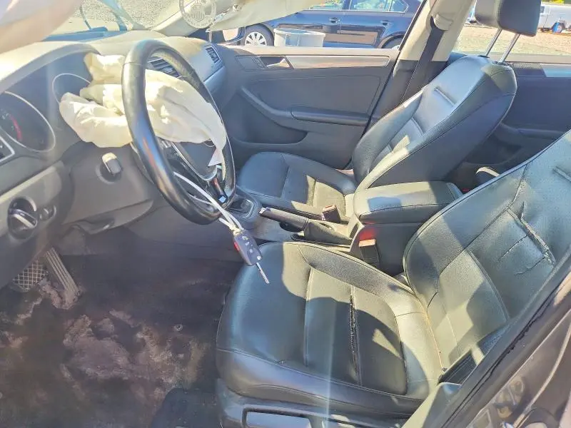 2015 VOLKSWAGEN JETTA SE  