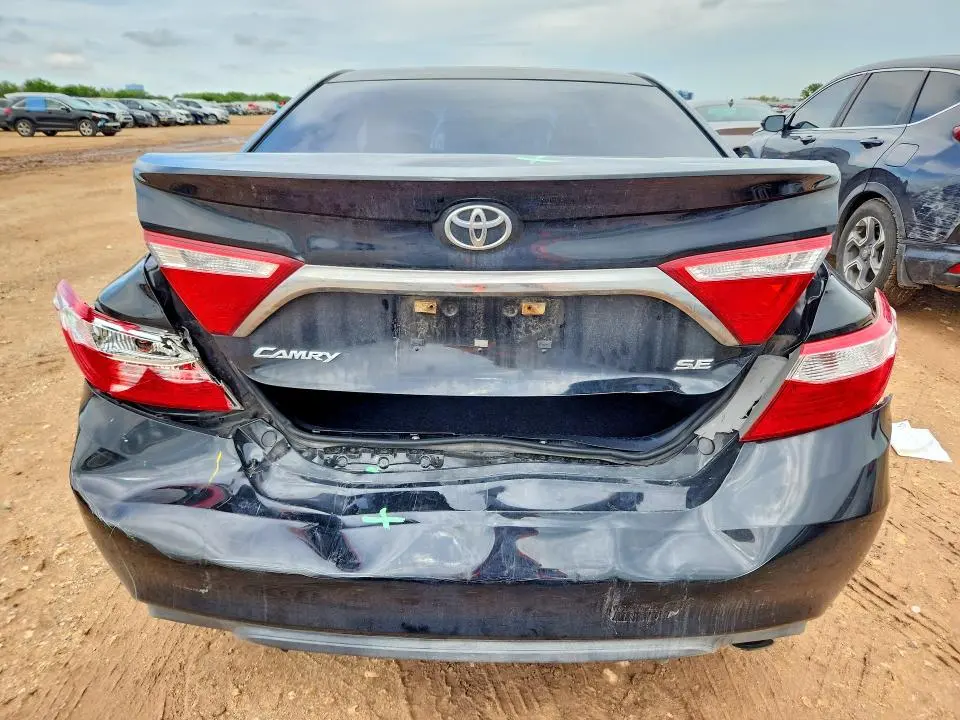 2017 TOYOTA CAMRY SE  