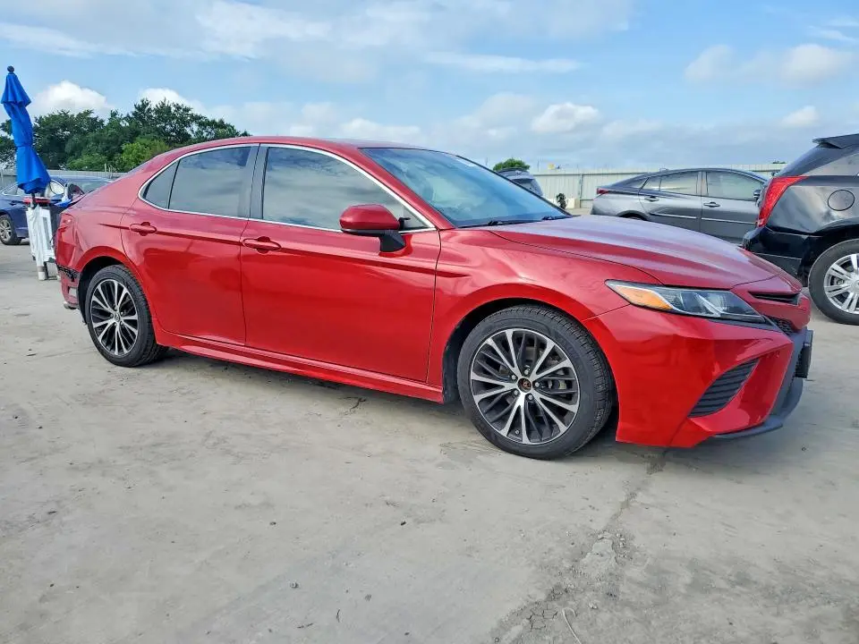 2019 TOYOTA CAMRY SE  
