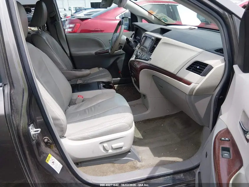 2012 TOYOTA SIENNA XLE V6 8 PASSENGER