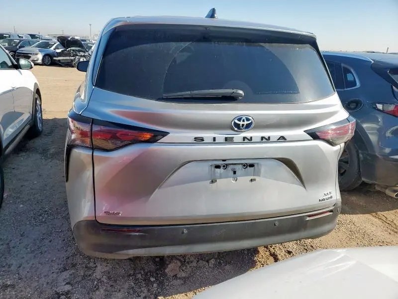 2023 TOYOTA SIENNA XLE