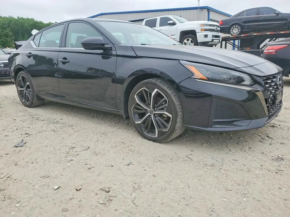 2024 NISSAN ALTIMA SR  
