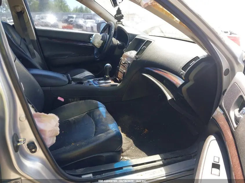 2013 INFINITI G37 JOURNEY