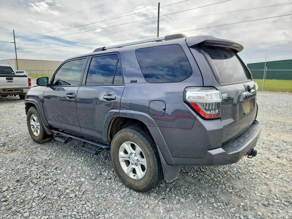 2022 TOYOTA 4RUNNER SR5  