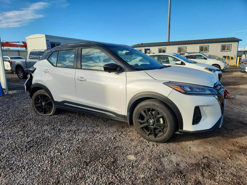 2024 NISSAN KICKS SR  