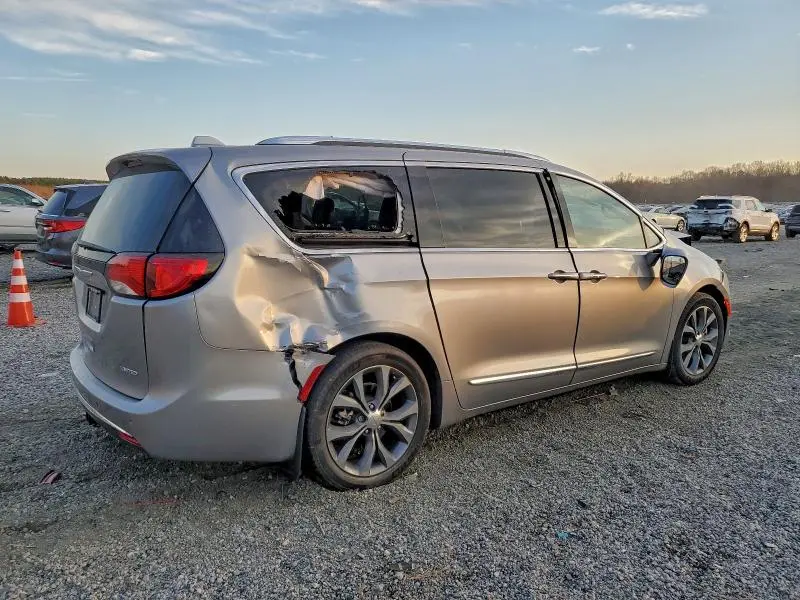 2017 CHRYSLER PACIFICA LIMITED  