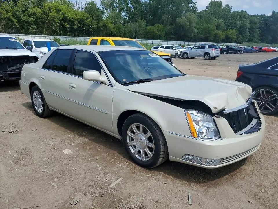 2011 CADILLAC DTS   