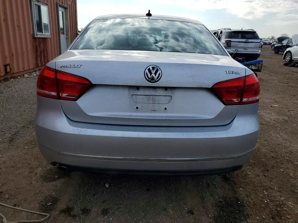 2013 VOLKSWAGEN PASSAT SE  