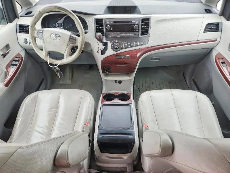 2013 TOYOTA SIENNA XLE 8-PASSENGER  