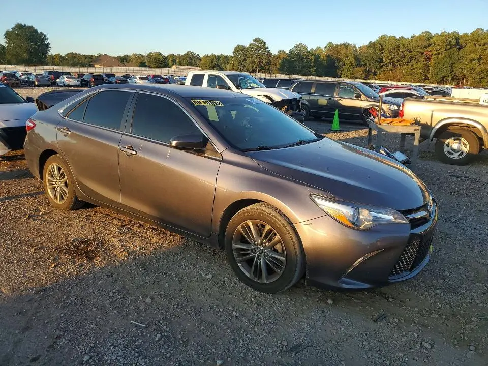 2015 TOYOTA CAMRY SE  