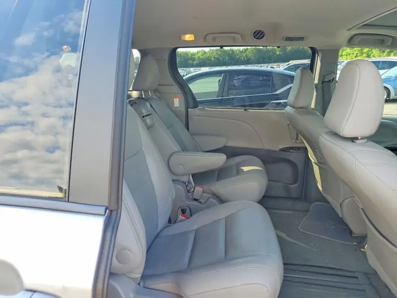 2017 TOYOTA SIENNA XLE 8-PASSENGER  