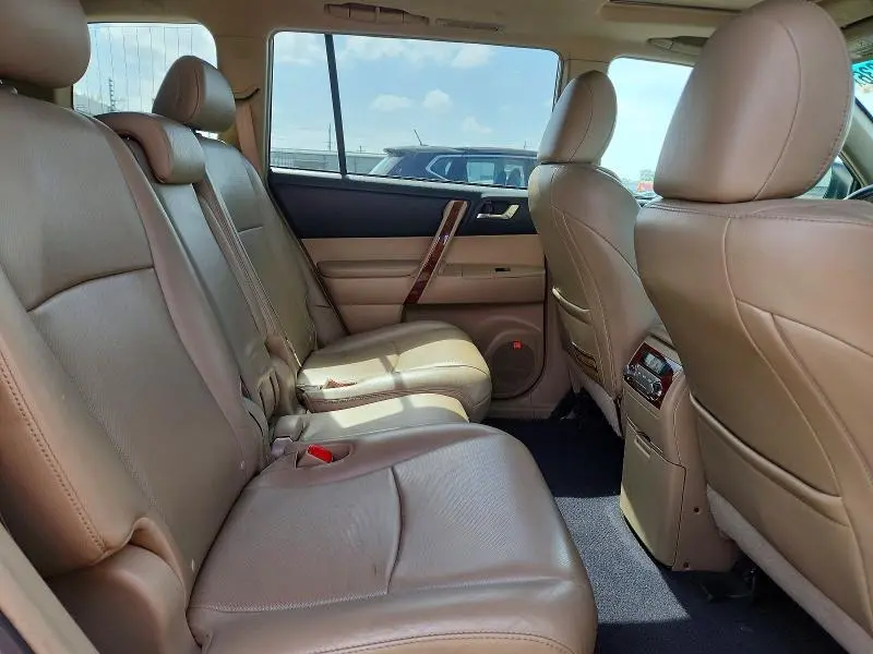 2013 TOYOTA HIGHLANDER LIMITED  