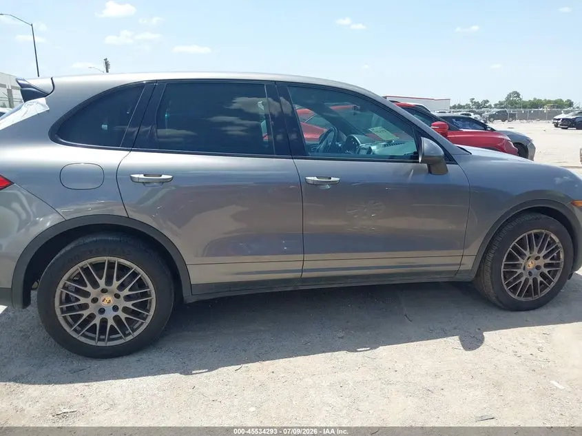 2013 PORSCHE CAYENNE  