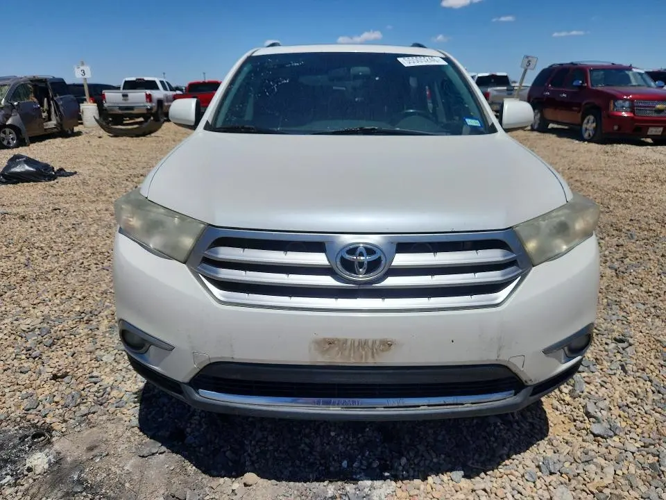 2011 TOYOTA HIGHLANDER SE  