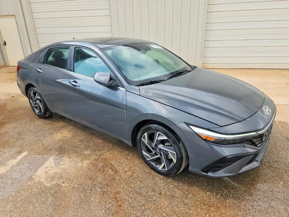 2024 HYUNDAI ELANTRA SEL  