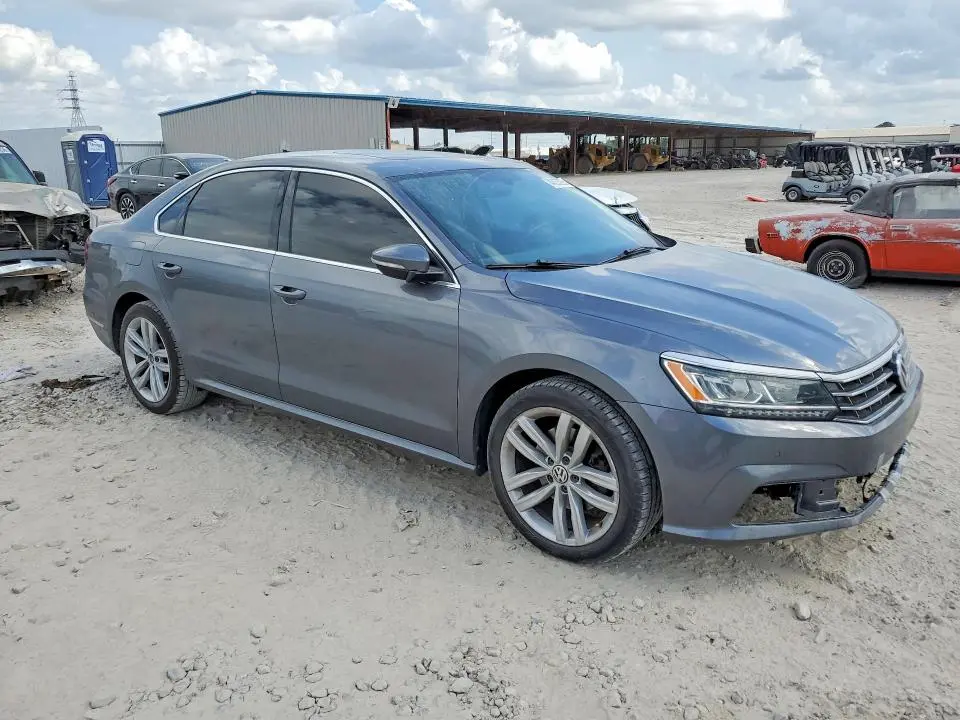 2018 VOLKSWAGEN PASSAT SE  