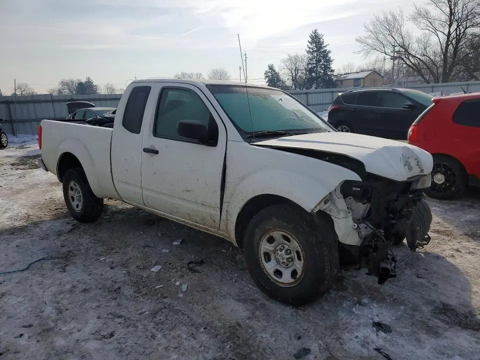 2015 NISSAN FRONTIER S  