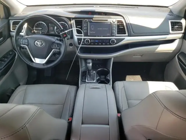 2017 TOYOTA HIGHLANDER SE  