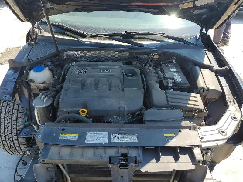 2015 VOLKSWAGEN PASSAT SE  