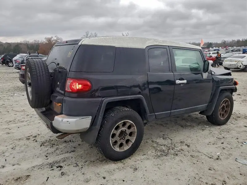 2011 TOYOTA FJ CRUISER   