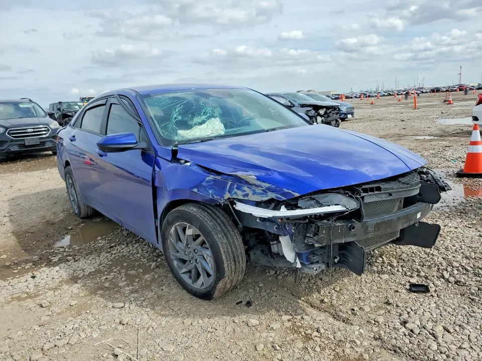 2024 HYUNDAI ELANTRA SEL  