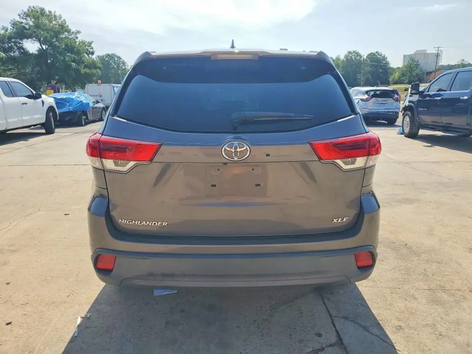 2019 TOYOTA HIGHLANDER XLE  
