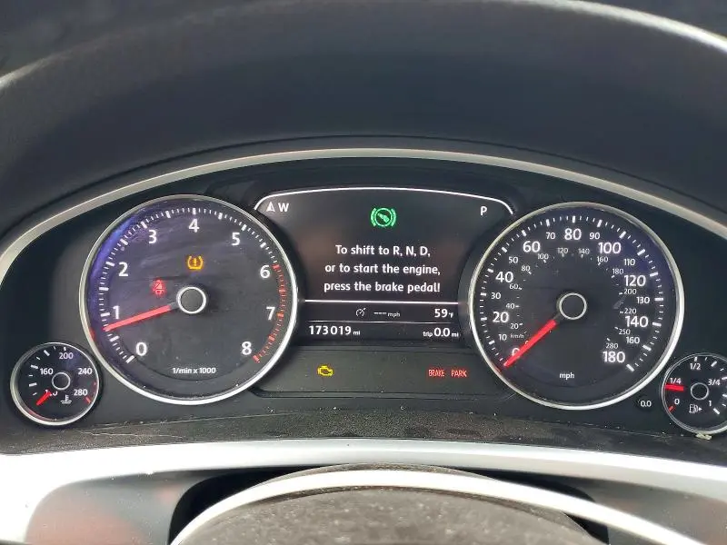 2012 VOLKSWAGEN TOUAREG V6  