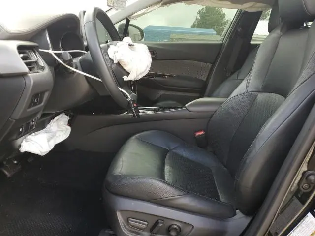 2020 TOYOTA C-HR XLE