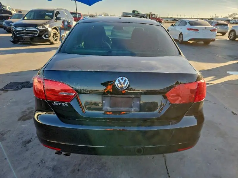 2011 VOLKSWAGEN JETTA BASE  