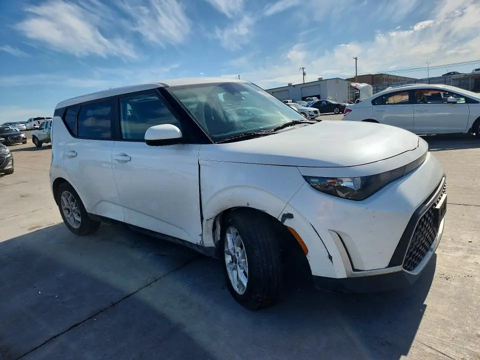 2023 KIA SOUL LX  