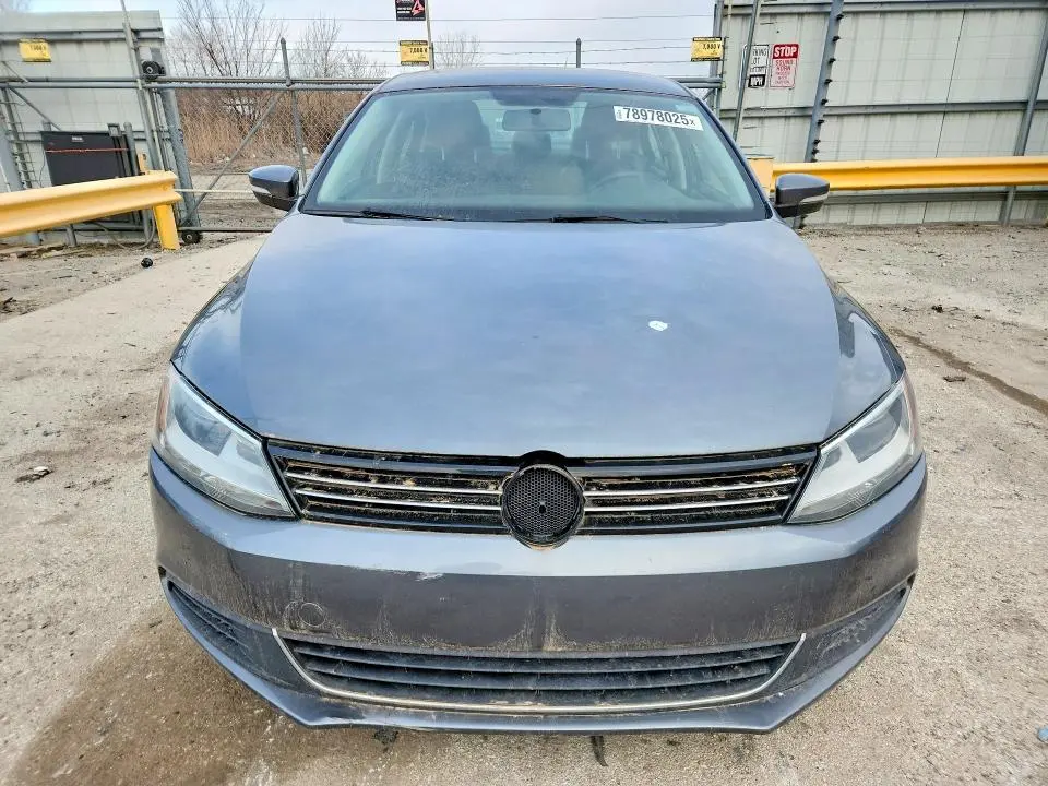 2013 VOLKSWAGEN JETTA SE  