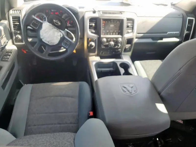 2016 RAM 1500 SLT