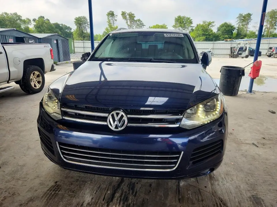 2011 VOLKSWAGEN TOUAREG V6  