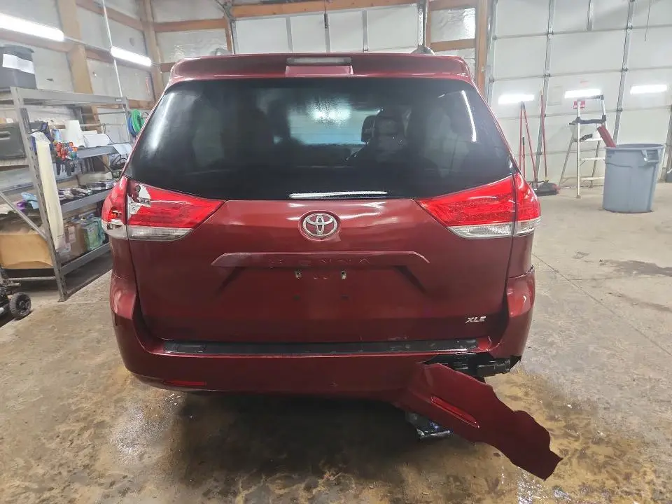 2013 TOYOTA SIENNA XLE 8-PASSENGER  