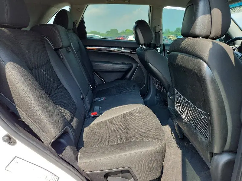 2015 KIA SORENTO LX  