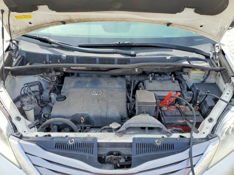 2016 TOYOTA SIENNA XLE PREMIUM 8-PASSENGER  