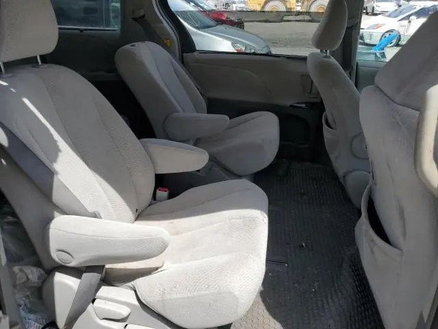 2011 TOYOTA SIENNA LE  