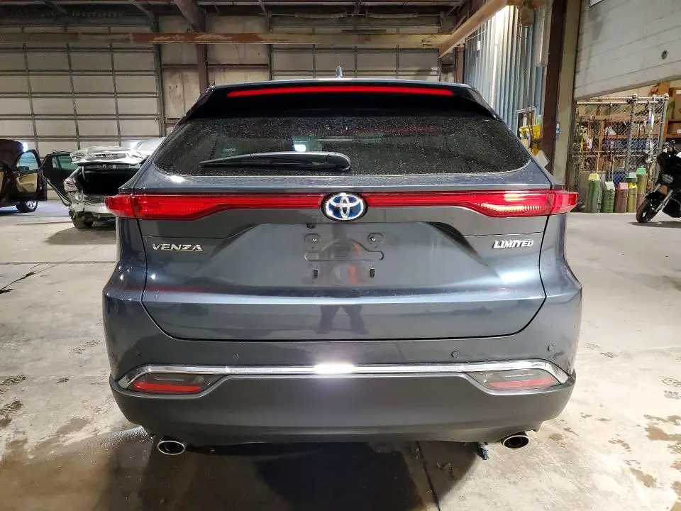 2024 TOYOTA VENZA LIMITED  