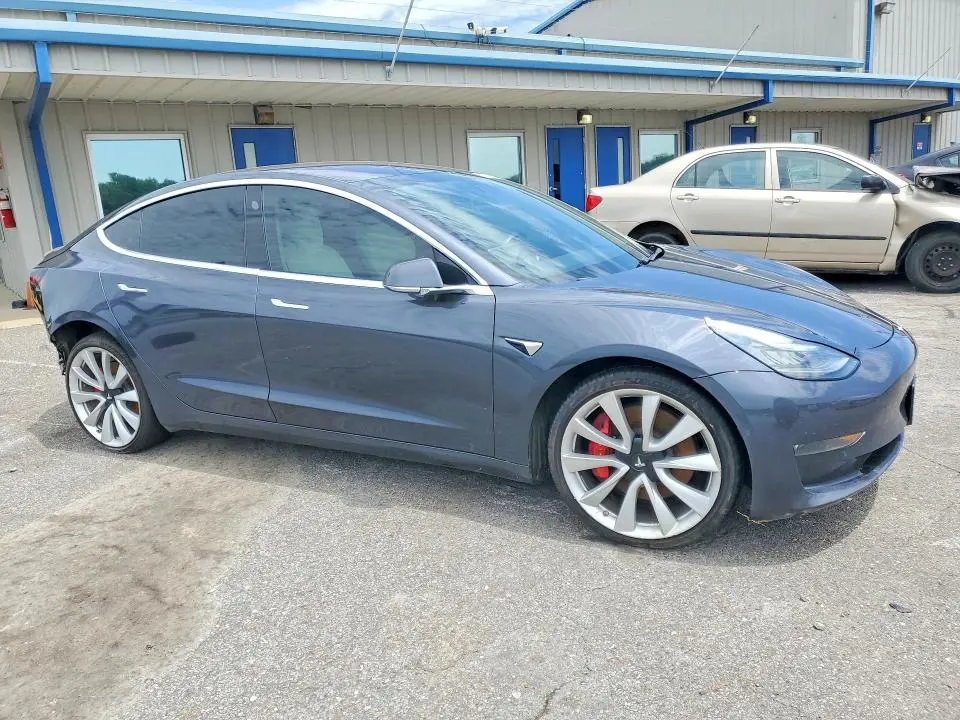 2018 TESLA MODEL 3   