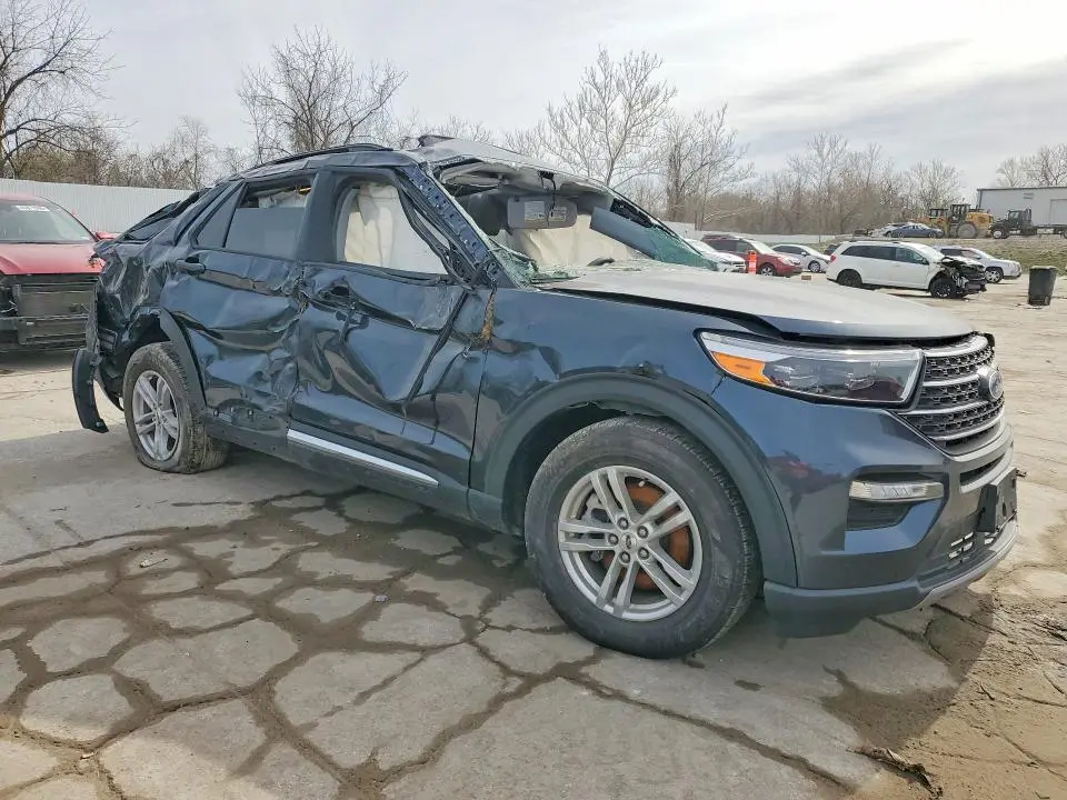 2022 FORD EXPLORER XLT  