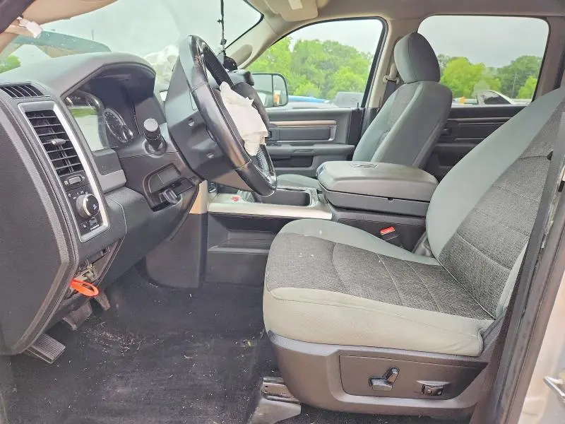 2016 RAM 1500 SLT  