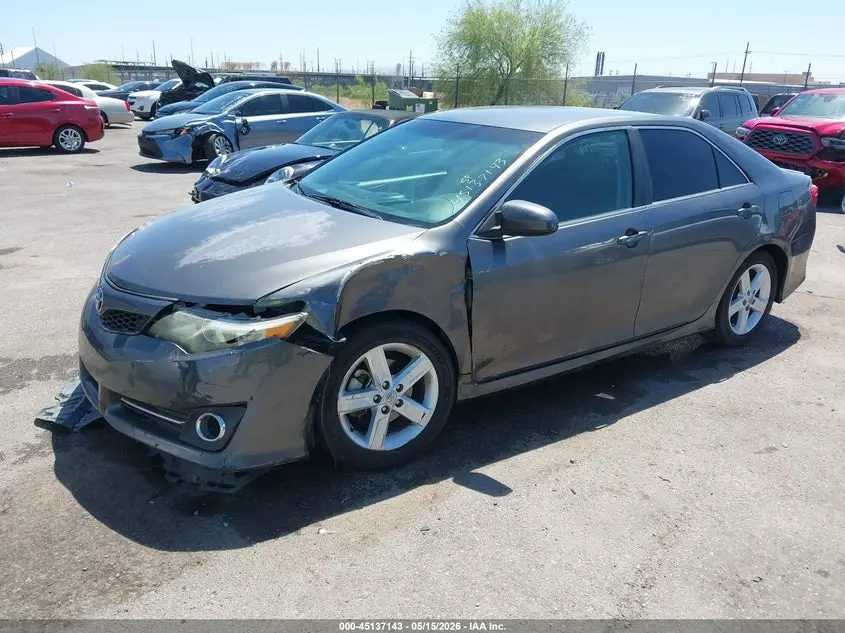 2014 TOYOTA CAMRY SE