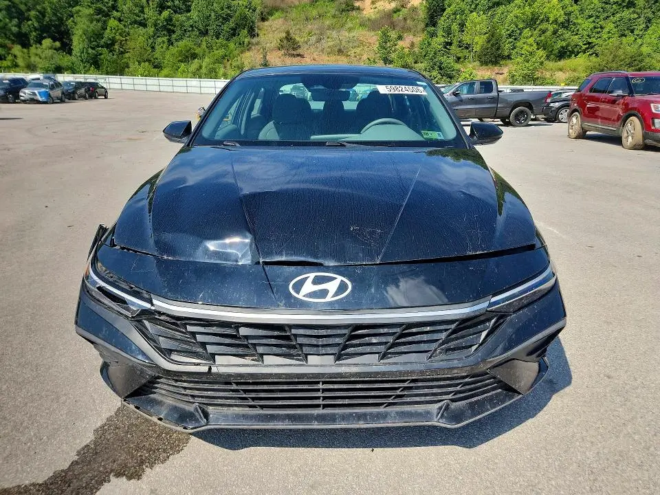 2024 HYUNDAI ELANTRA SE  