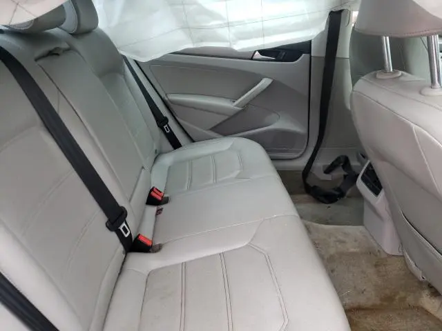 2015 VOLKSWAGEN PASSAT SE