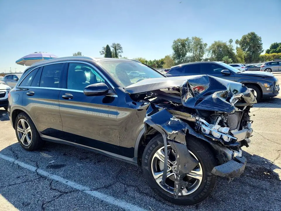 2020 MERCEDES-BENZ GLC 300  