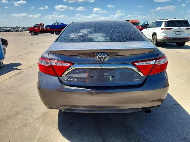 2016 TOYOTA CAMRY SE  