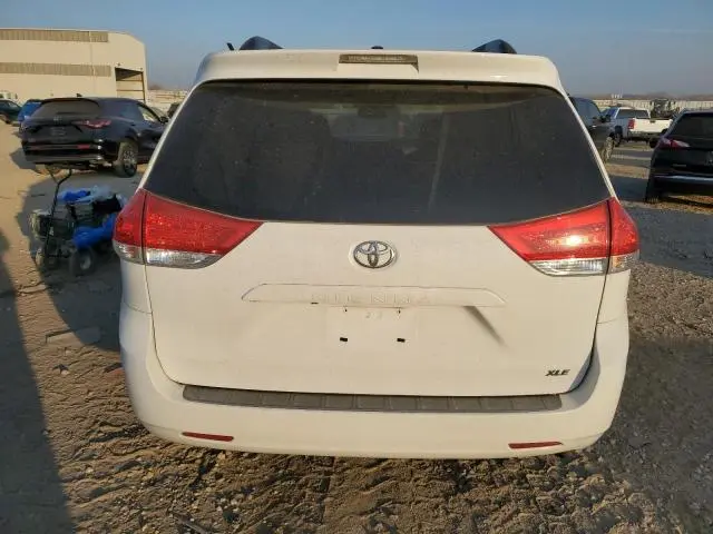 2011 TOYOTA SIENNA   