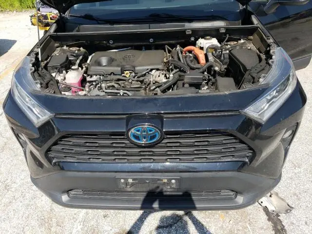 2021 TOYOTA RAV4 XLE  