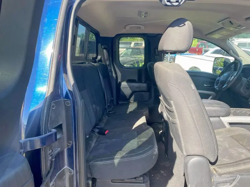 2017 NISSAN TITAN XD SV  